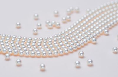 Juli-pearls